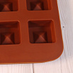 Форма силиконовая для шоколада "Пирамида в кубе" 20*10 см, 15 ячеек фото 2
