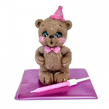 Фигурка из глазури Мишка задувает свечку коричневый с розовым бантиком, 60гр
