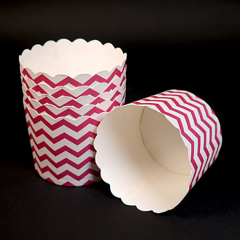 Бумажные стаканчики для кексов малиновые полоски 60*56 мм, 10 шт