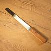 Нож для бисквита с широкими зубчиками 25 см лезвие, дерев. ручка фото 1