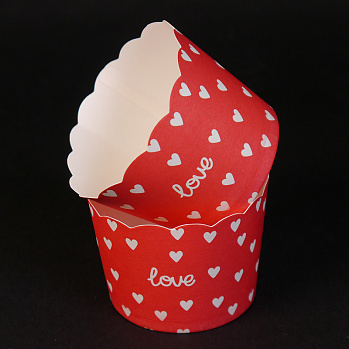 Бумажные стаканчики для кексов Красные с сердечками 50*45 мм, 10 шт