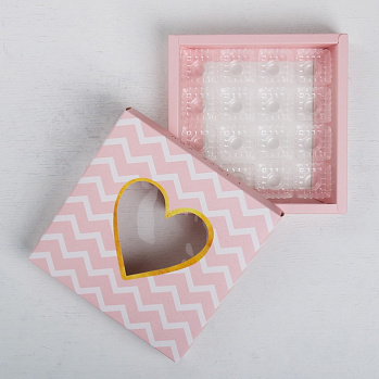 Коробка для конфет 16 пласт. ячеек "Люблю тебя" сердце 19*19*3,5 см